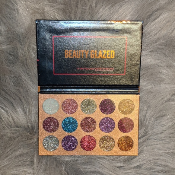 Beauty Glazed 15 Shade Pressed Glitter Palette - Picture 1 of 3